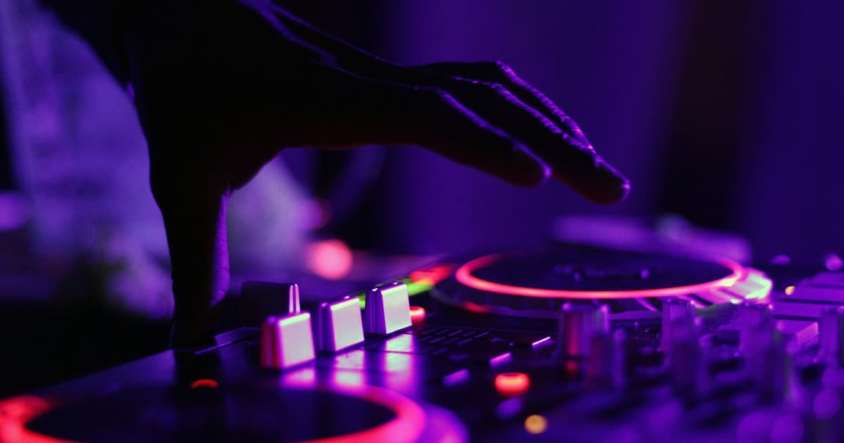 Son et lumière : ce que votre DJ doit fournir
